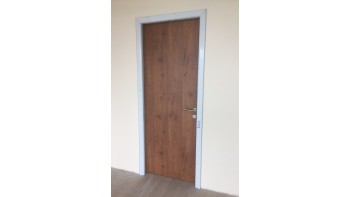 Alüminyum kasalı ahşap kapı